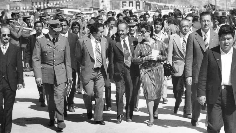 Un grupo de autoridades durante la primera muestra ferial de Cochabamba. FEICOBOL