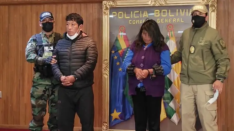 El feminicida sentenciado Lionelo Cortez Paco y la trabajadora social Mary Consuelo Ch., ambos vinculados presuntamente con el exjuez Rafael Alc&oacute;n. CAPTURA DE VIDEO