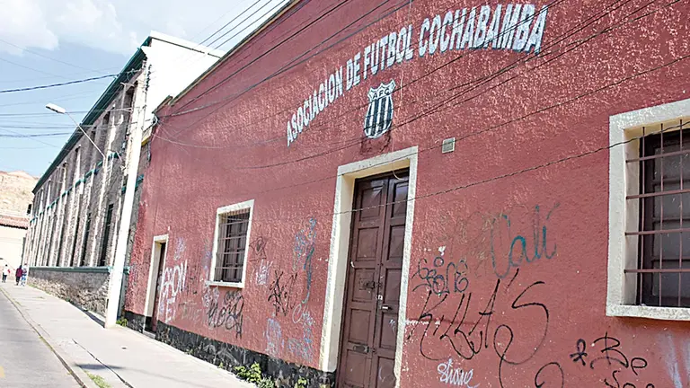 Imagen del frontis de la Asociación de la calle Ecuador. DICO SOLÍS