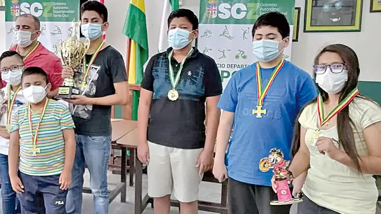 Los ganadores del torneo de ajedrez. FBA