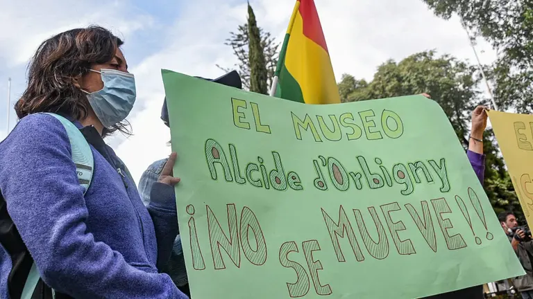 Ambientalistas y activistas en el plant&oacute;n de esta ma&ntilde;ana.       DICO SOL&Iacute;S