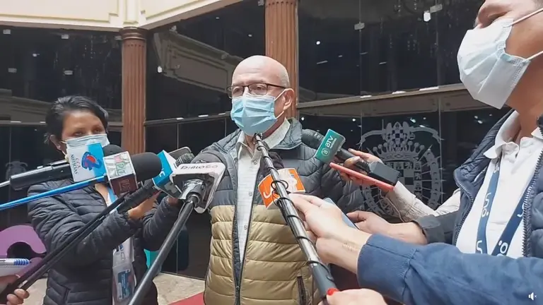 El vocero de la Alcald&iacute;a, Henry Rico, en conferencia de prensa esta ma&ntilde;ana.           OPINI&Oacute;N