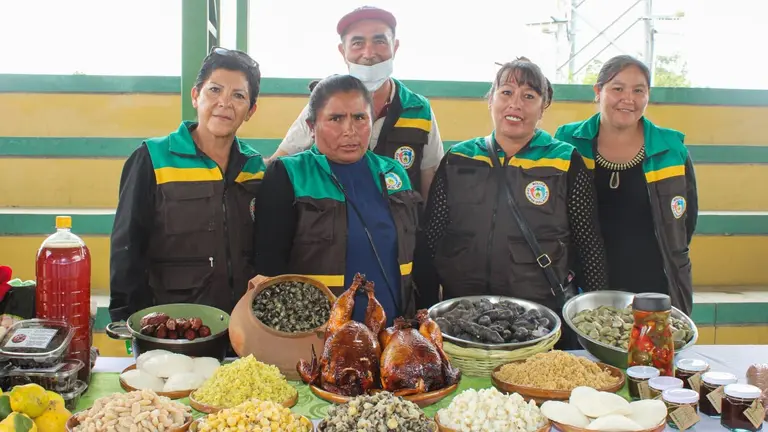 Productores beneficiados con las personer&iacute;as jur&iacute;dicas, este mi&eacute;rcoles. ALCALD&Iacute;A DE QUILLACOLLO