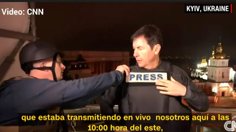 Captura del momento del reporte de CNN.