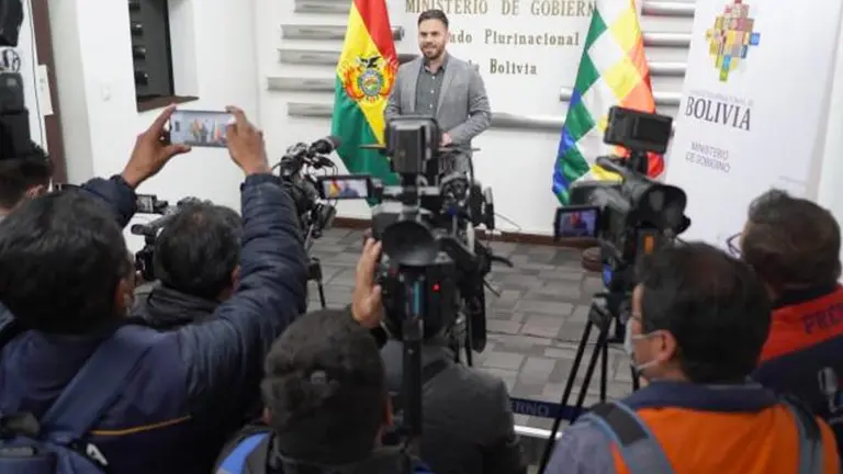 El ministro de Gobierno, Carlos Eduardo del Castillo en conferencia de prensa. OXIGENO.BO