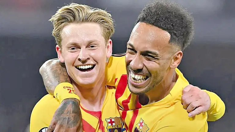 Los jugadores de Barcelona festejan la clasificación a los octavos de final. CLUB BARCELONA