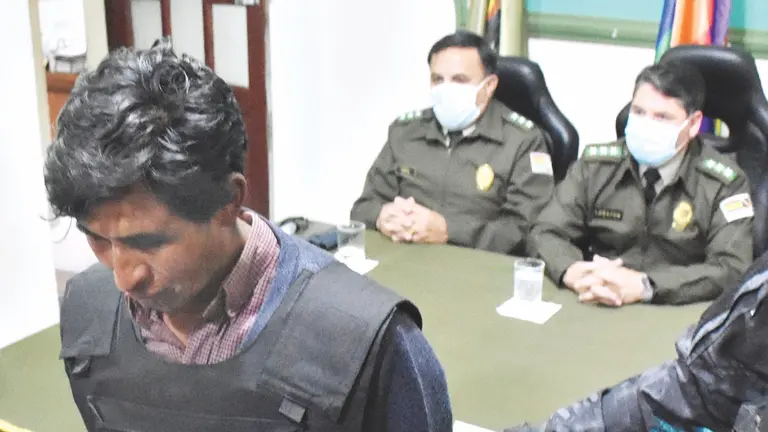 Sim&oacute;n Reluz R., conductor que caus&oacute; accidente en Independencia, es presentado en el Comando Departamental de la Polic&iacute;a de Cochabamba.