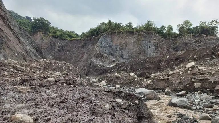 Fotograf&iacute;a de las consecuencias del derrame de petr&oacute;leo en el r&iacute;o Piedra Fina, en la Amazon&iacute;a ecuatoriana.            EFE