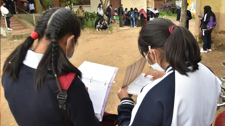 Ni&ntilde;as pasando clases en el colegio Compa&ntilde;&iacute;a de Jes&uacute;s.	       NO&Eacute; PORTUGAL