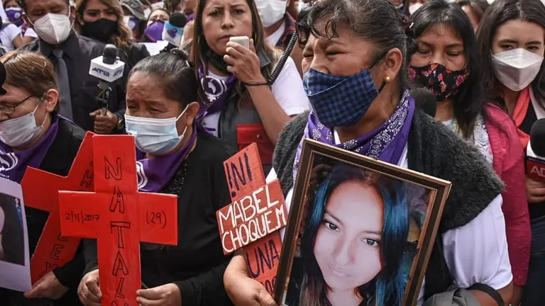 Familiares de mujeres asesinadas, en primera l&iacute;nea de batalla ante la injusticia. DICO SOL&Iacute;S