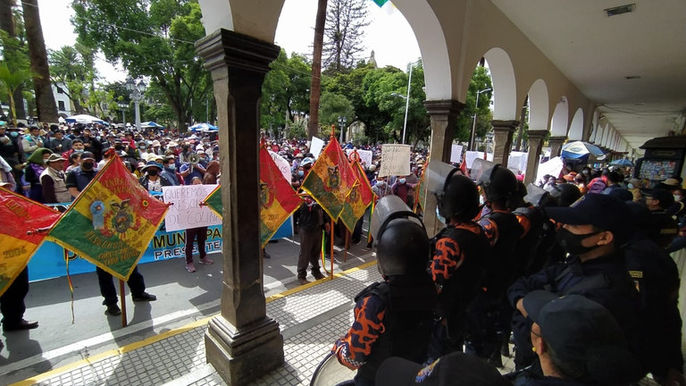 La movilizaci&oacute;n de vecinos del Distrito 15, este martes. DIOCO SOL&Iacute;S