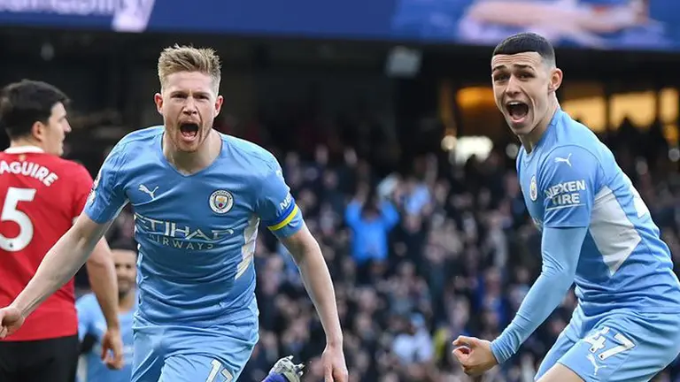 Los futbolistas del City celebran un triunfo.  ARCHIVO