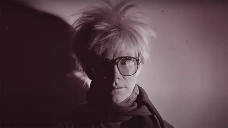 El artista pop Andy Warhol en un fotograma de su nuevo documental.       NETFLIX