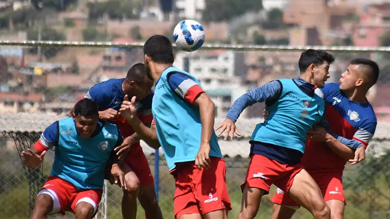 Una sesi&oacute;n de f&uacute;tbol de los jugadores de Wilstermann, en su complejo deportivo.       DICO SOL&Iacute;S