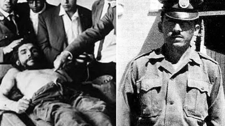 Del lado derecho, Ernesto Che Guevara muerto. Del otro, el militar boliviano Mario Ter&aacute;n. ARCHIVO HIST&Oacute;RICO