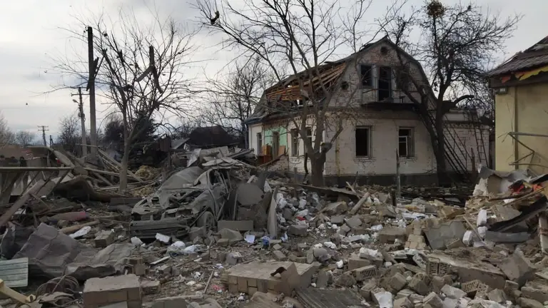 Ataque a&eacute;reo en Markhalivka, Comunidad Territorial de Glevakhiv. TWITTER POLIC&Iacute;A NACIONAL DE UCRANIA