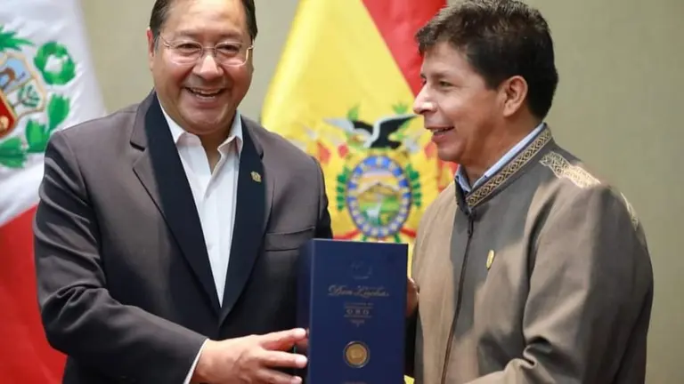 El presidente de Bolivia, Luis Arce (i), y su hom&oacute;logo peruano, Pedro Castillo, ya en Chile, a la espera de la posesi&oacute;n de Gabriel Boric. FACEBOOK LUIS ARCE