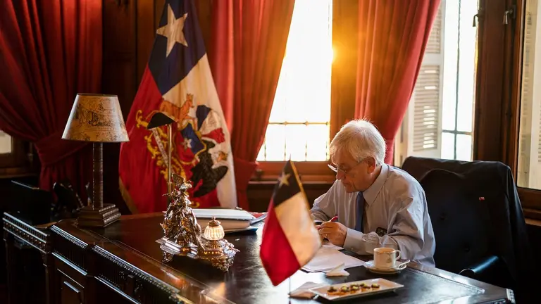 Sebastián Piñera, en sus últimos días dentro del despacho presidencial antes de entregarle el mando al presidente electo Gabriel Boric. Gobierno de Chile
