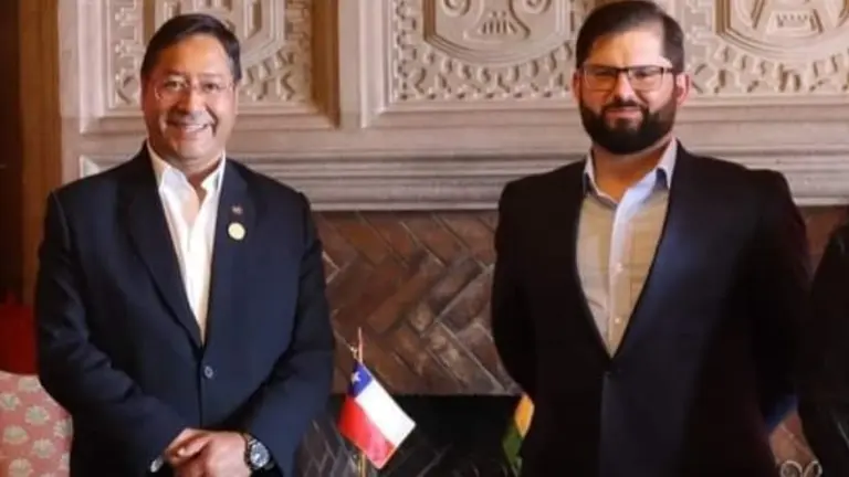 El presidente Luis Arce (i) junto con el de Chile, Gabriel Boric, reunidos en Santiago, en la jornada de posesi&oacute;n. FACEBOOK LUCHO ARCE