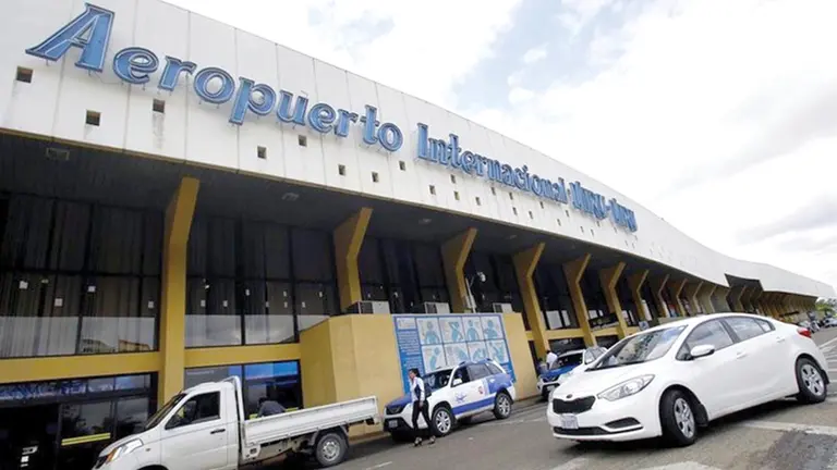 Frontis del aeropuerto de Viru Viru.      APG