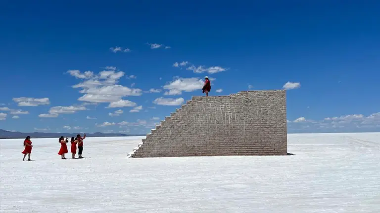 Turistas aprovechan para subir y tomarse fotograf&iacute;as en la Escalera al cielo. Leslie Lafuente