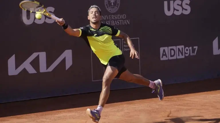 Hugo Dellien durante un pasaje del encuentro. CHALLENGER DE SANTIAGO