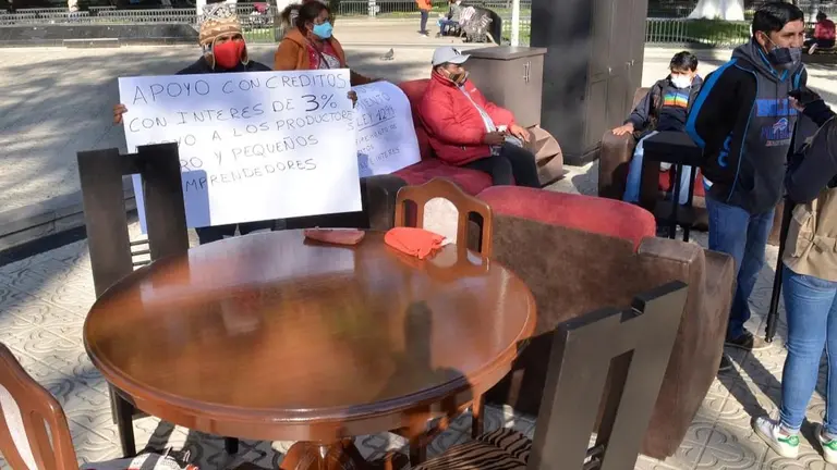 Carpinteros durante una protesta anterior en la plaza 14 de Septiembre. NOÉ PORTUGAL