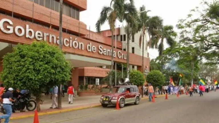 Imagen referencial del frontis de la Gobernación de Santa Cruz. ABI