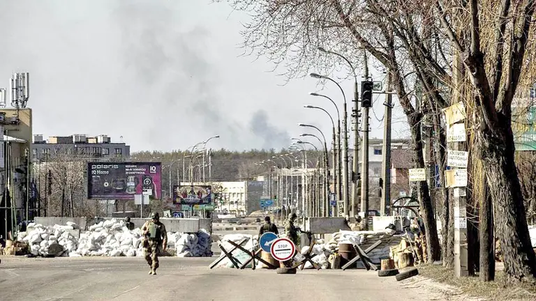 Foto de archivo muestra las barricadas en Ucrania, en medio de ataques. rtve.es
