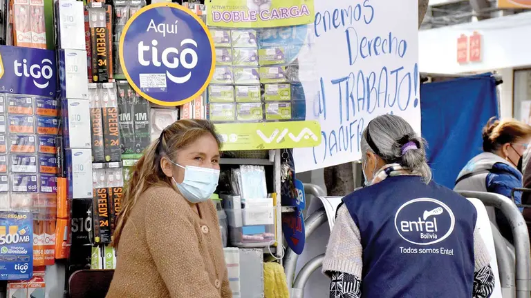 Vendedores exigen permanecer en sus puestos del Correo. DICO SOLÍS