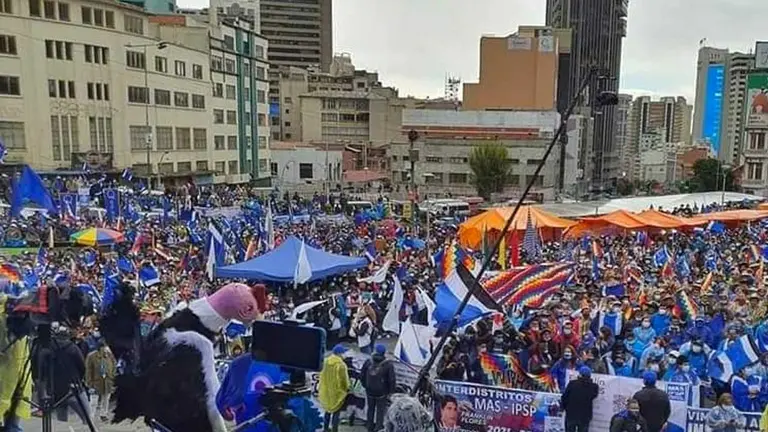 El MAS en su 27 aniversario espera una gran concentración en Oruro. ABI