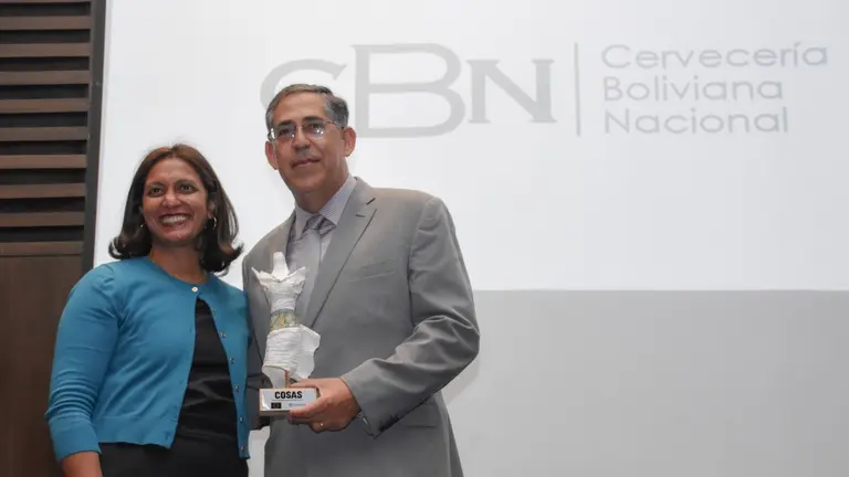 Una imagen del reconocimiento que recibió la CBN