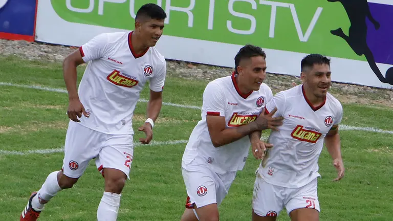 Los jugadores de la U de Vinto durante un cotejo oficial. ARCHIVO