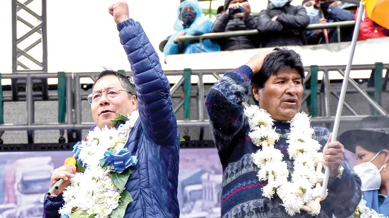 El presidente Luis Arce y el líder del MAS Evo Morales en un acto público. ARCHIVO
