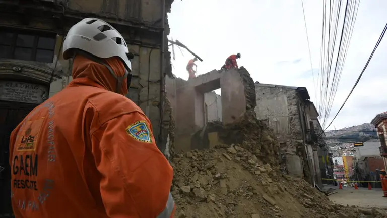 La Paz: Se desploma el muro de inmueble patrimonial y Alcald&iacute;a analiza su demolici&oacute;n. / APG