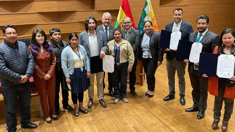Fundadores de las empresas reciben el reconocimiento camaral. Cortes&iacute;a Mamut