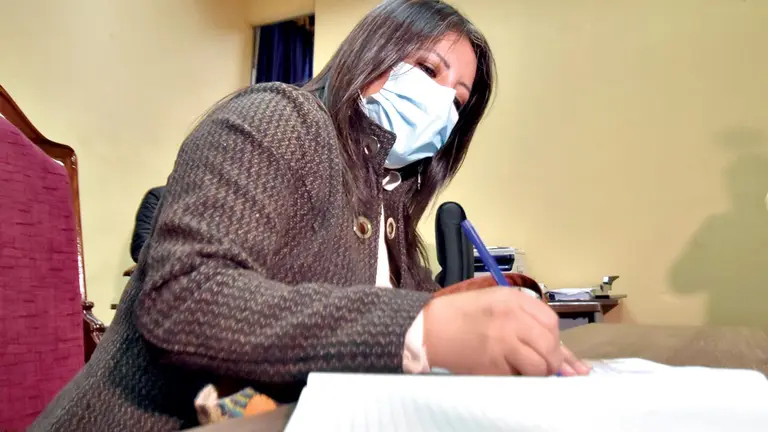 La Defensora interina del Pueblo, Nadia Cruz, al momento de presentar su postulación. APG
