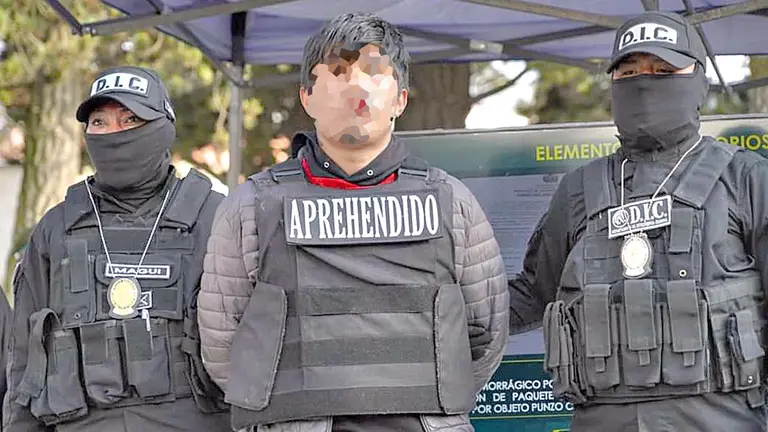 Policía presenta al sindicado de asesinar a su exconcubina, en La Paz. MINISTERIO DE GOBIERNO