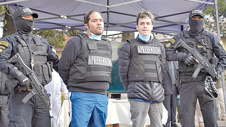 Presentan a los dos implicados en robo y asesinato. MINISTERIO DE GOBIERNO