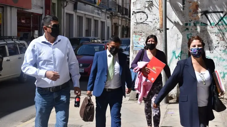 Yerko Ter&aacute;n, excomandante de Umopar Chimor&eacute; (i), en el momento en que ingres&oacute; a la Fiscal&iacute;a para ofrecer sus declaraciones. NO&Eacute; PORTUGAL