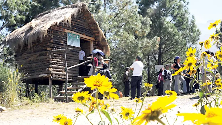 Turistas recorren el centro turístico Chocaya, en Quillacollo. DICO SOLÍS