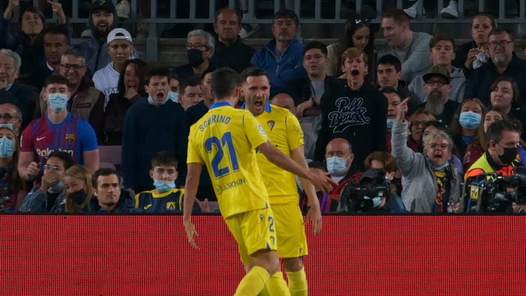 Lucas Pérez festeja la conquista con que Cádiz le ganó 0-1 al FC Barcelona por primera vez en la historia. Facebook LaLiga