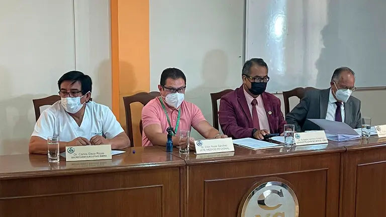 Administraci&oacute;n de la Caja Nacional de Salud de Cochabamba a la cabeza del doctor Rolando Herrera. Alejandro Orellana