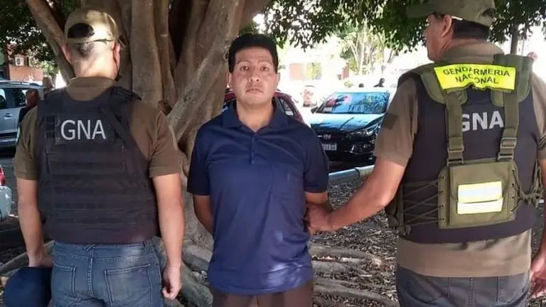 Oficiales argentinos detienen al sindicado, que llegará en las próximas horas a territorio nacional según lo anunciado por el Ministerio de Gobierno. Facebook Eduardo del Castillo