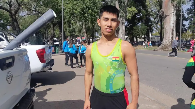 Johan Sánchez, después de lograr el bronce en lucha grecoromana por los Suramericanos de la Juventud en Rosario. COB