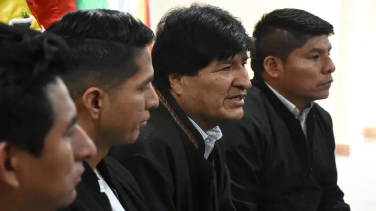 Andr&oacute;nico Rodr&iacute;guez (c), junto a Evo Morales, Leonardo Loza y Gualberto Arispe, en una conferencia de prensa. DICO SOL&Iacute;S