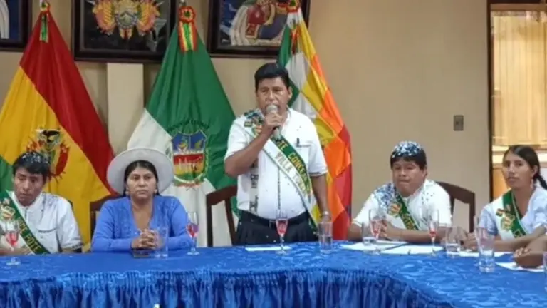 El acto de elecci&oacute;n y posesi&oacute;n de la nueva directiva del Concejo de Villa Tunari. CAPTURA RKC