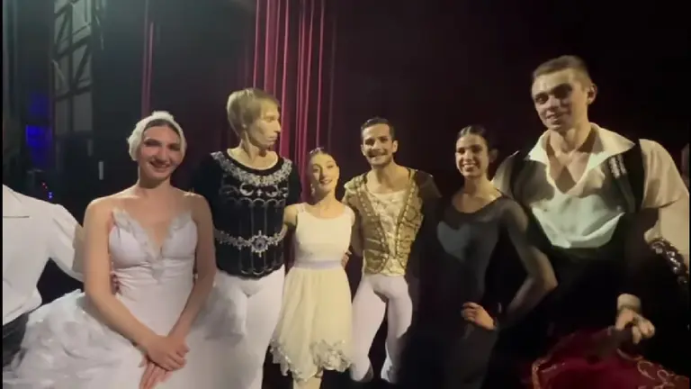 Los bailar&iacute;nes de ballet cl&aacute;sico en un ensayo.     CORTES&Iacute;A