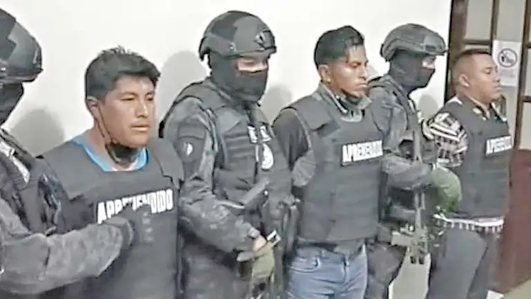 Policía presenta a la banda de falsos policías que secuestraron a un hombre en Punata, Cochabamba. OPINIÓN