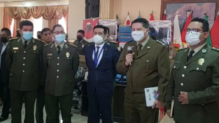 Polic&iacute;a Boliviana y agregados chilenos, en alianza. ERBOL